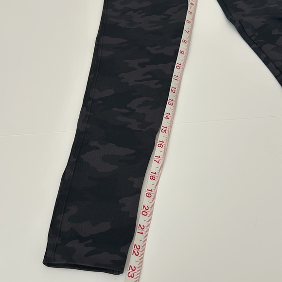 Spanx Camo Olive Green Black Look at me now seamless high rise leggings Medium - Picture 9 of 9